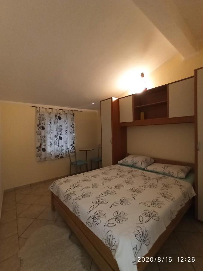Apartmani Lun Vir Luaran gambar